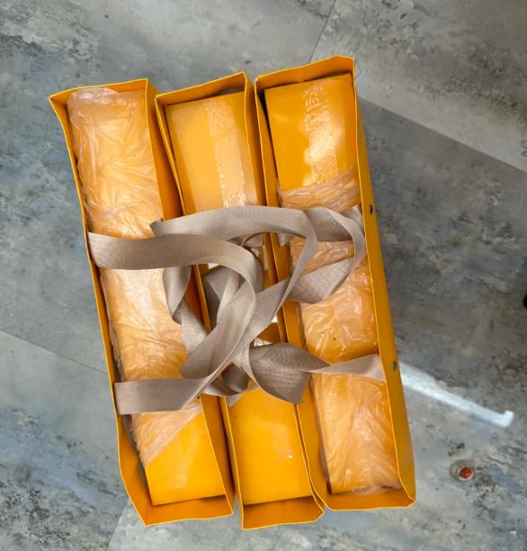 我们这代人，不管办点啥小事，总喜欢找熟人、托关系，觉得这样心里才踏实，能少走弯路