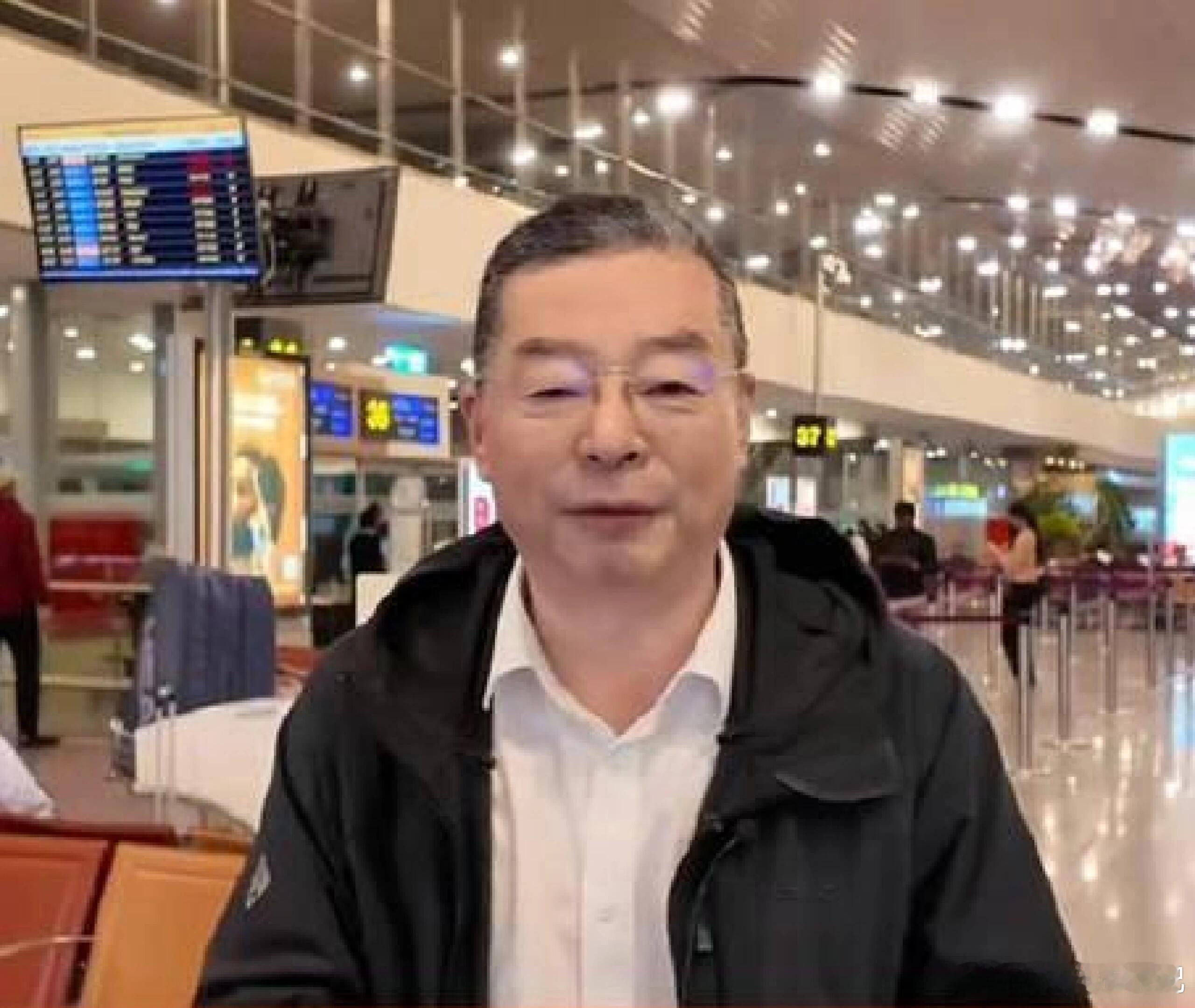 陆勇这心愿听着挺朴素，但分量太重了。其实哪有什么神啊，不过是病痛面前大家抱团取暖