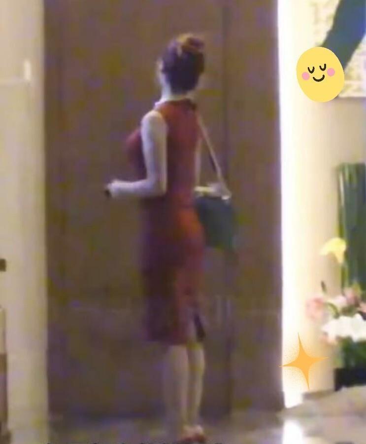 包贝尔这回深夜密会红发美女的监控一曝光，全网都等着看他怎么圆。画面里两人火锅店分