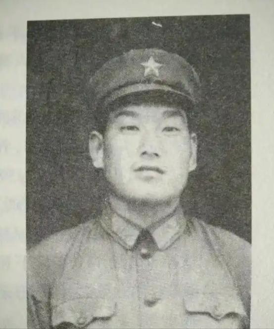 2013年，退伍军人韩维民去麻栗坡烈士陵园给战友王悦发扫墓，负责管理的张园长告诉