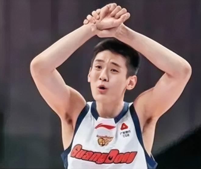 为什么王洪泽不练投篮啊？作为灵动型四号位，没投射把空间压缩得太小了！

看了新赛