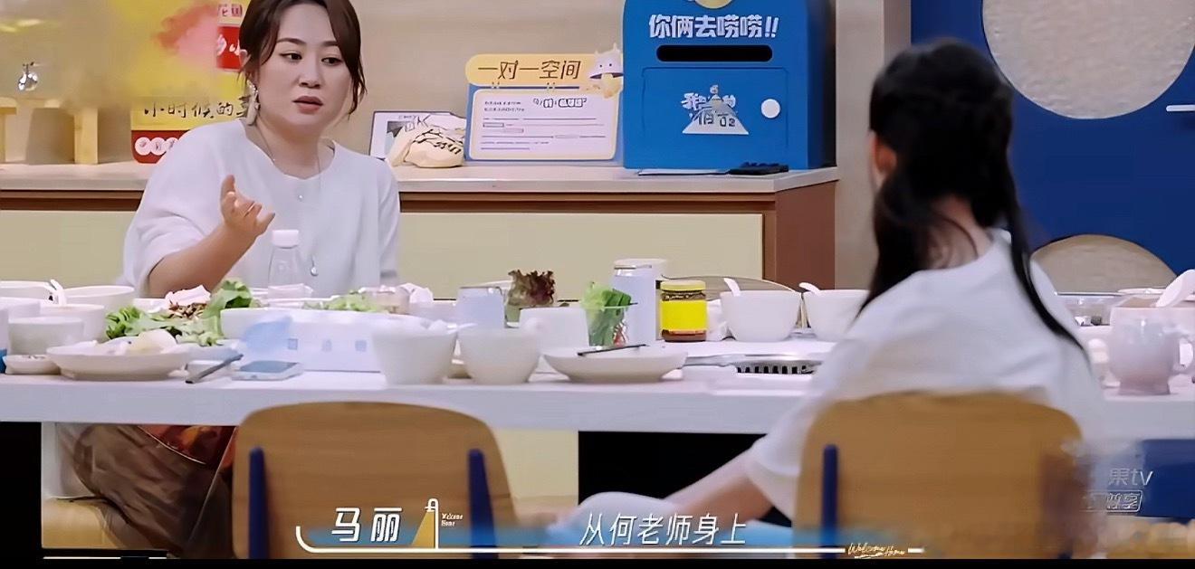 张艺凡说也要成为何炅这样的人张艺凡说自己以后也要成为何老师这样温暖的人，我们艺凡