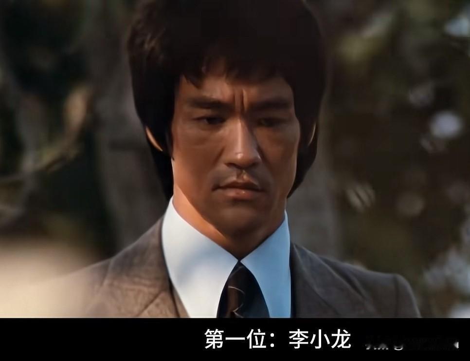 能称得上全民偶像的10位香港明星

一代人的青春记忆，
藏在这十位香港全民偶像身