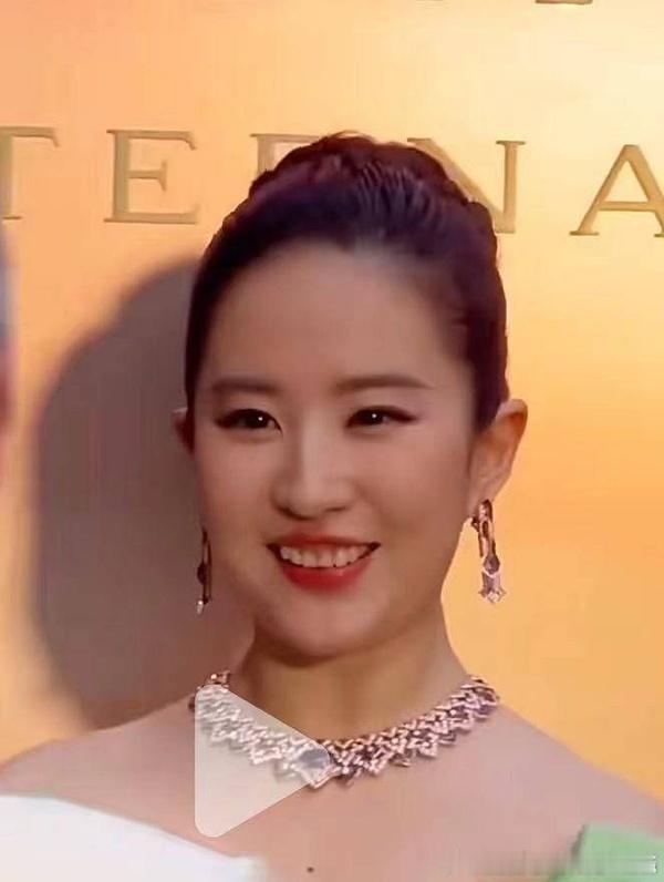 刘亦菲的牙花子是不是也很影响美貌？ ​​​