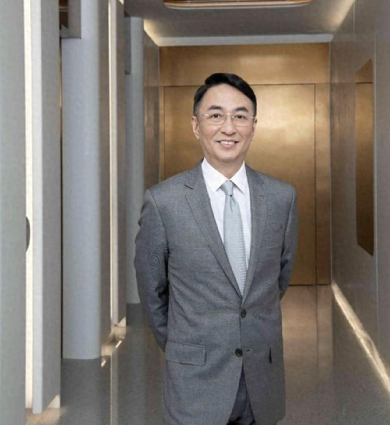 李兆基离世之后，由两个儿子继承家业——李家杰与李家诚是联席CEO，不过日常对外更