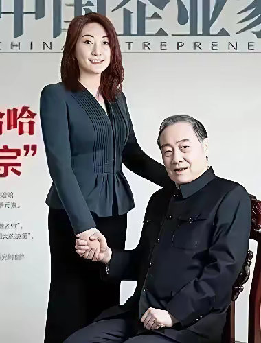 男人可太容易立宠女人设了！ 宗庆后平时参加活动，都穿布鞋。有一次穿了皮鞋，他告诉