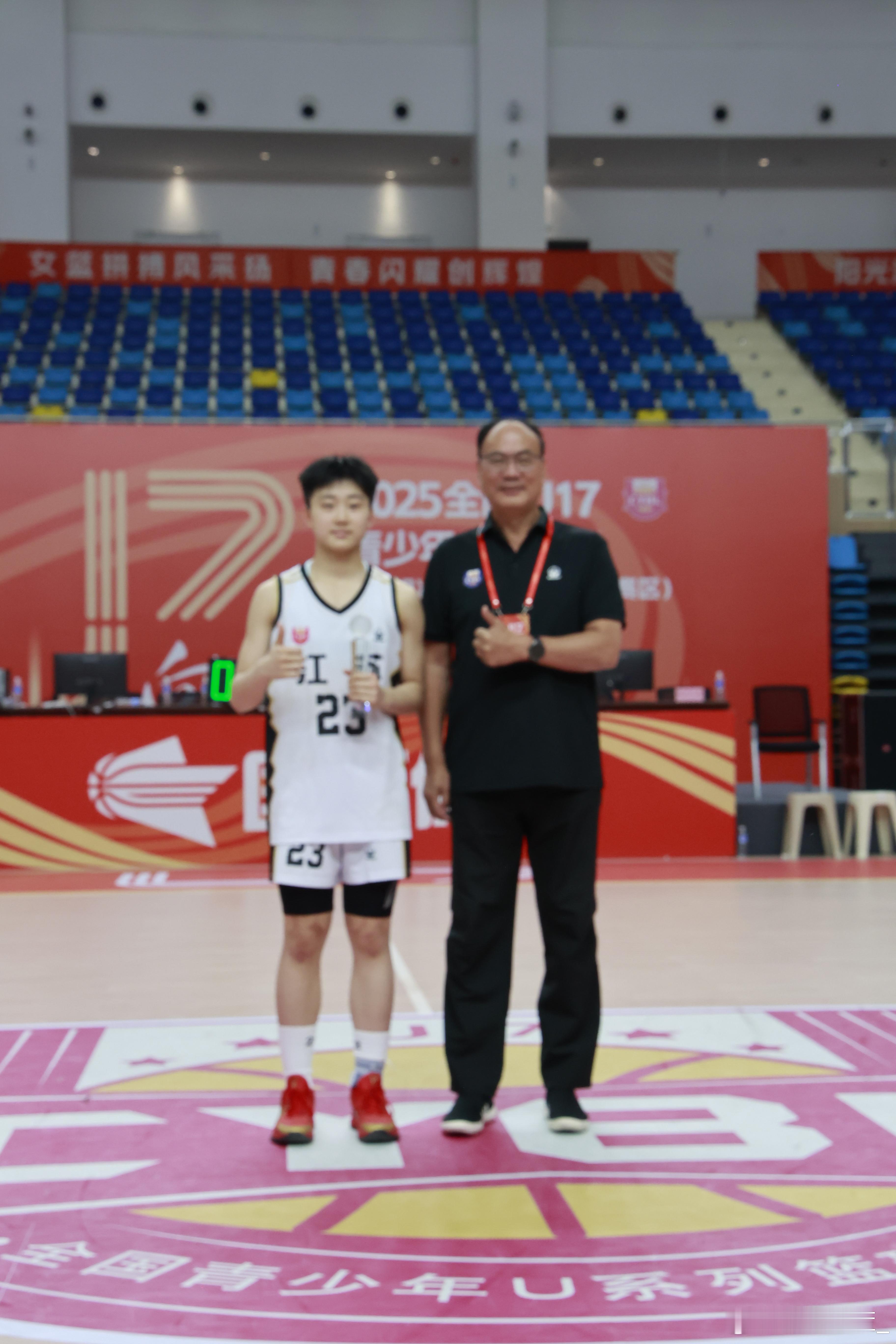 【U17全国青少年联赛完美收官：江苏大胜夺得冠军】今日，U17全国青少年联赛决赛