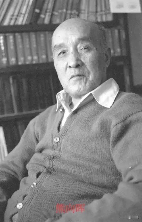 63岁主动请退，叶剑英亲自挽留，熊向晖的晚年选择令人动容。
 
1982年，中央