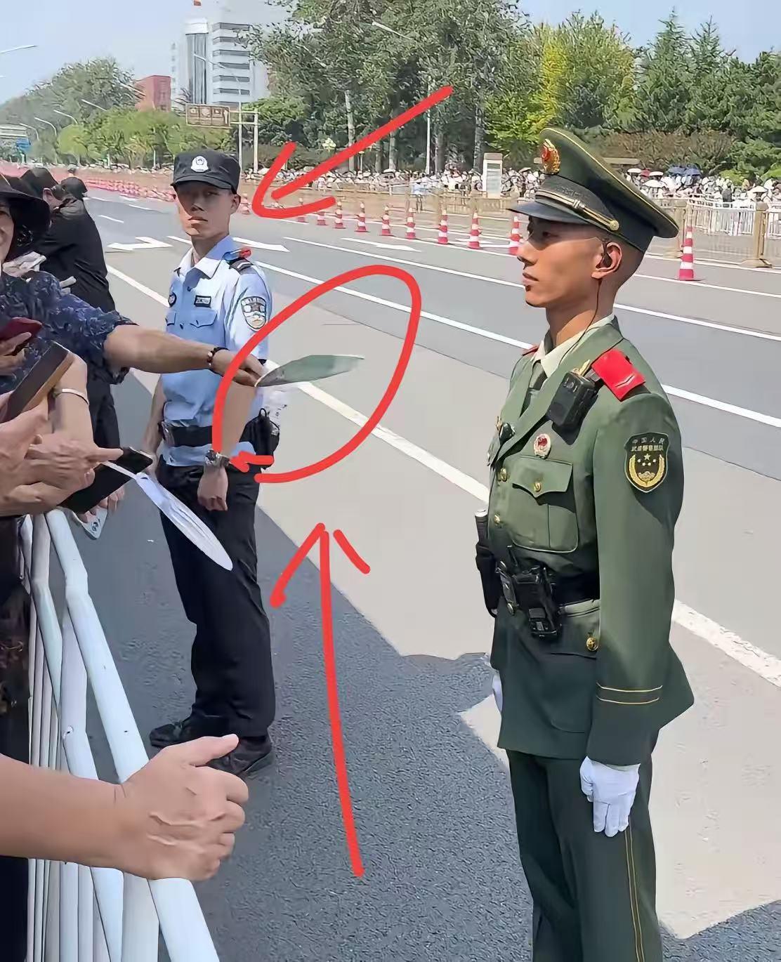 家人们，“男人哭吧哭吧不是罪”，这歌词放在今天要说的这事儿上，莫名有种别样的贴切