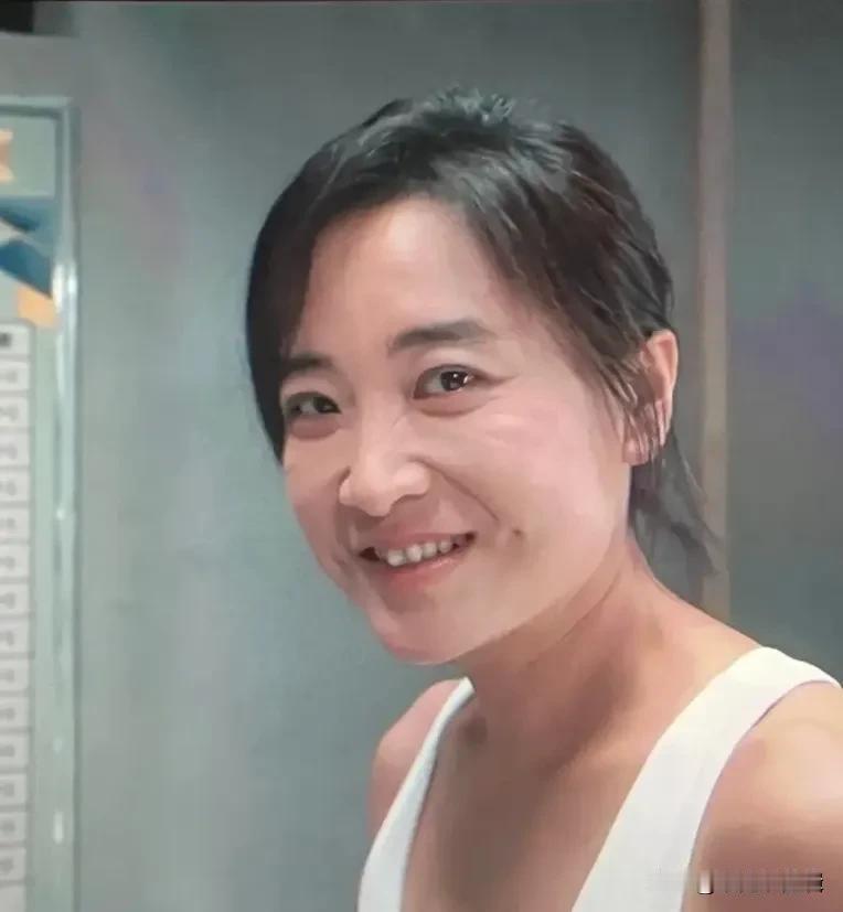 #看到瘦的贾玲了#等了许久，今天终于可以看到瘦下来的贾玲了，真的有点脱胎换骨，为
