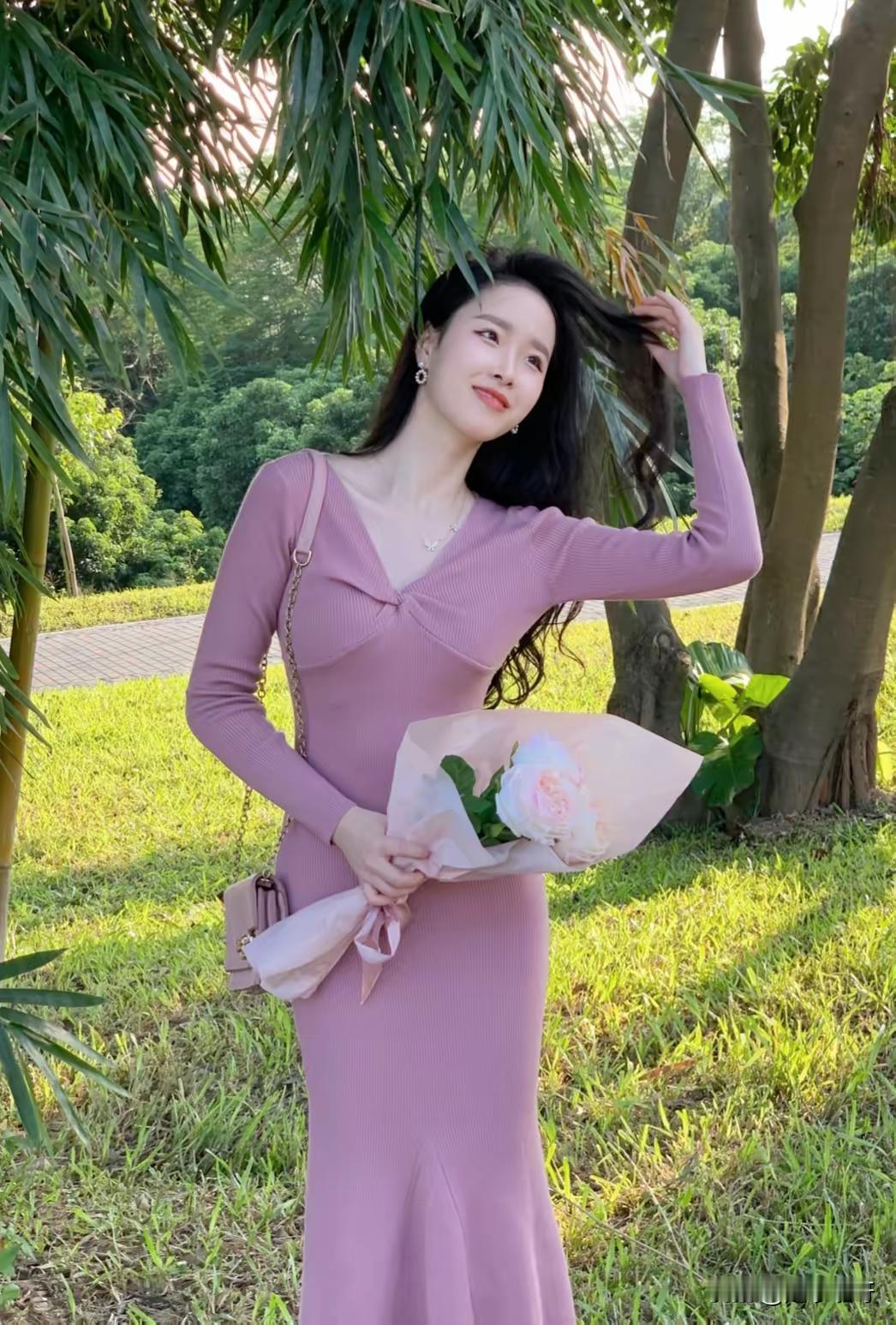 当笑容爬上你的脸庞，连太阳也会妒忌你的光芒。