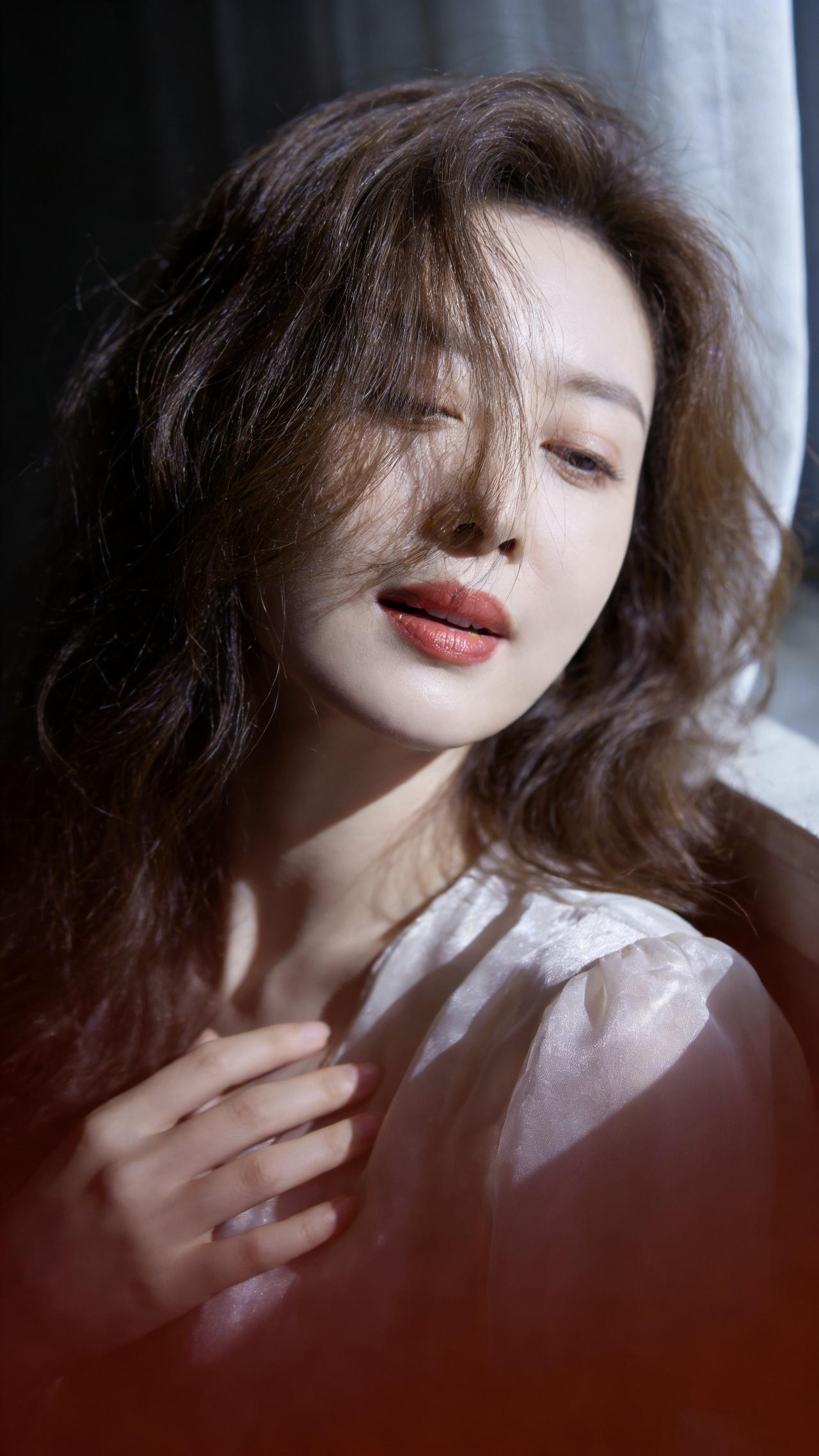 轻纱拂面，梦回江南。