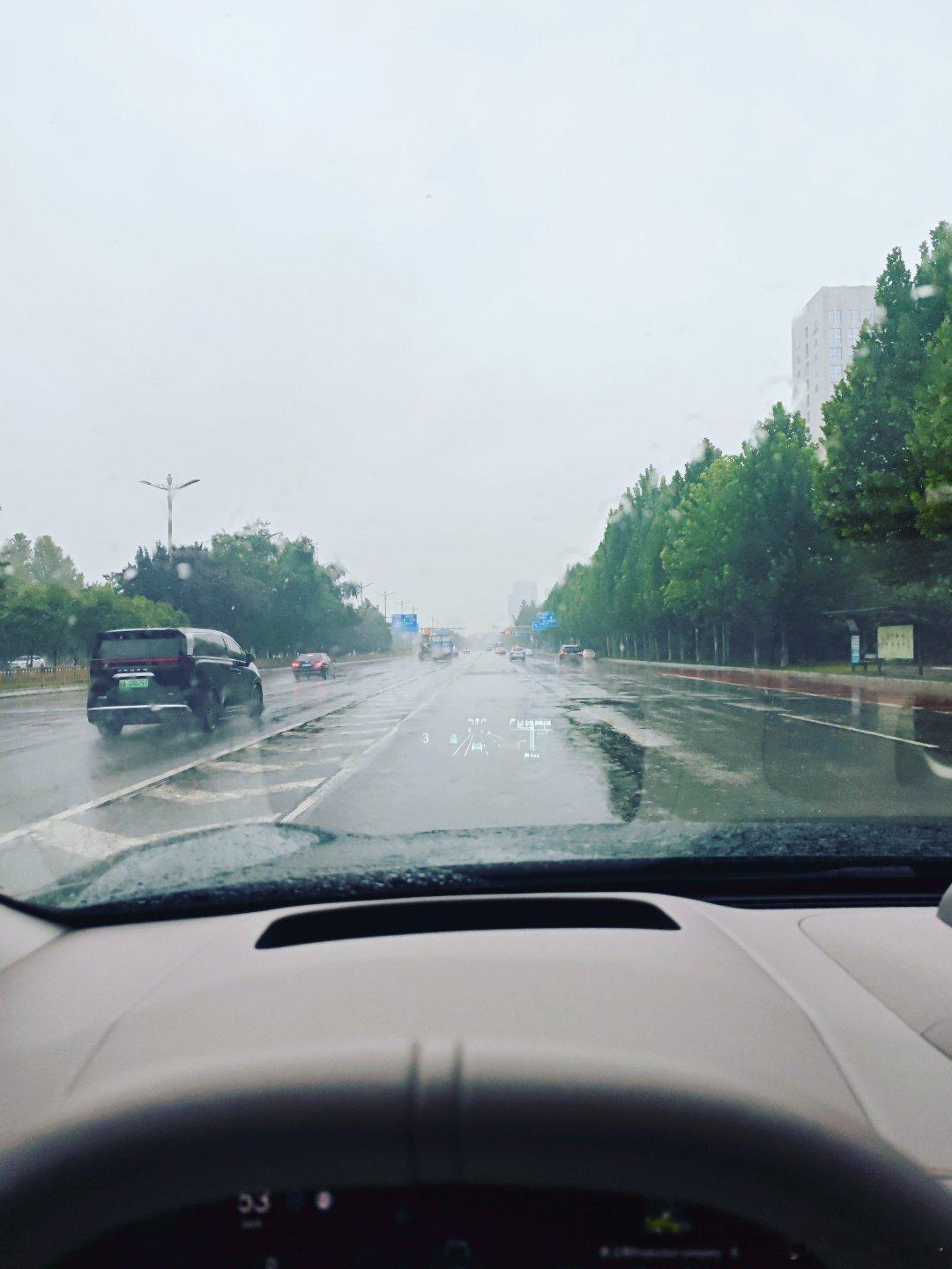 东三环还是靠谱一点，曲江到港务区半个小时，今天摩托哥堵哭了吧[doge]  ​​