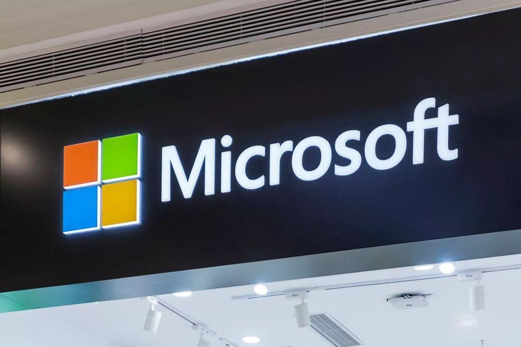 微软把商业和消费版Copilot的工程团队合并了，还换了负责人。

这通常意味着