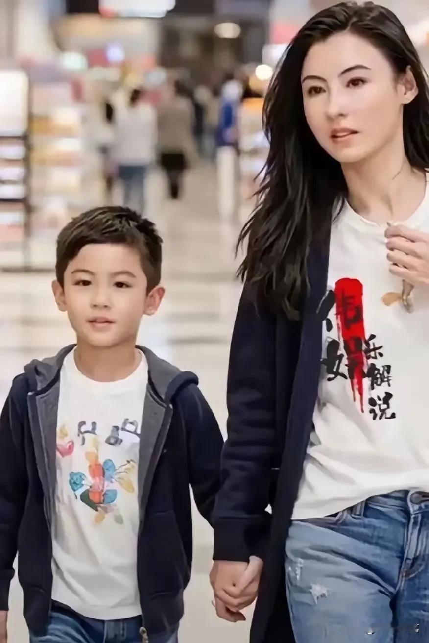 张柏芝和小儿子～～～