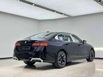 2025款宝马530Li1️⃣性能：2.0T高功+48V轻混，零百6.5秒实测稳
