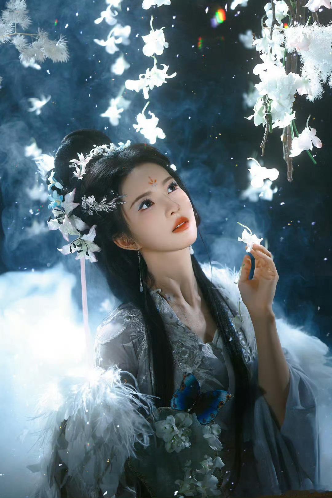 刘些宁[超话]  刘些宁花仙降临人间 能不能去拍仙侠好美的一张脸🤤 