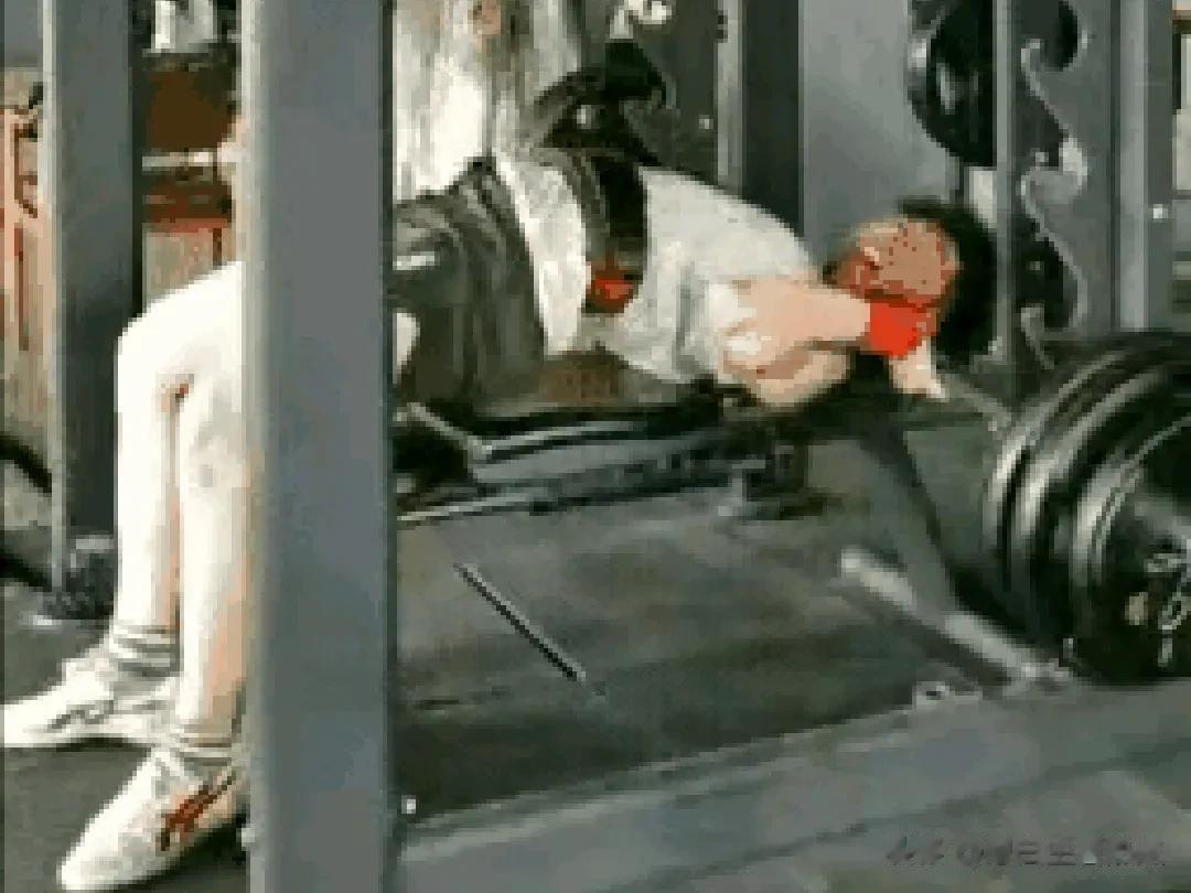 左边加右边，武汉和印尼。
一个喉咙被压碎，一个脖子被压断。
淹死的，果然都是会水