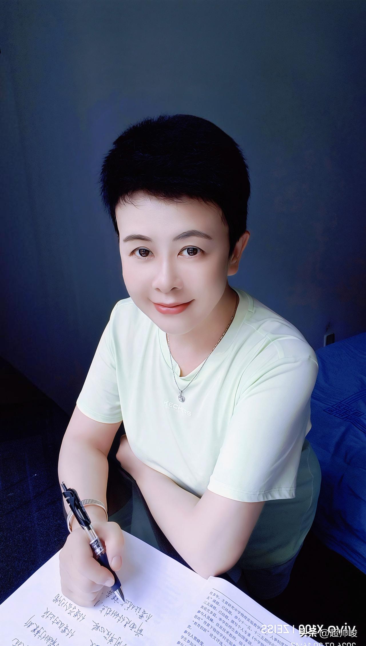 所谓年轻，就是敢于做梦，并亲手实现它。愿这张录取通知书，成为你通往广阔天地的入场