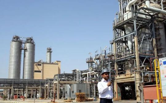 【据彭博社报道，印度最大的炼油企业之一信实工业公司已恢复购买俄罗斯石油。】