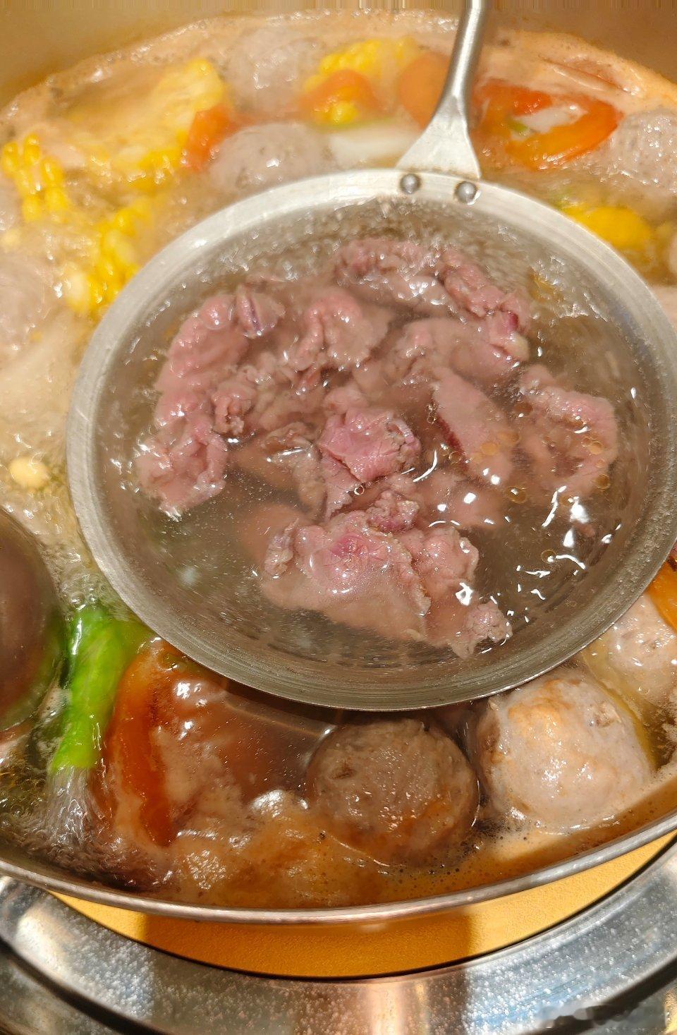 潮汕美食没有去过潮汕，但是我这里有家潮汕牛肉锅还挺好吃的！牛肉特别新鲜，牛肉丸也