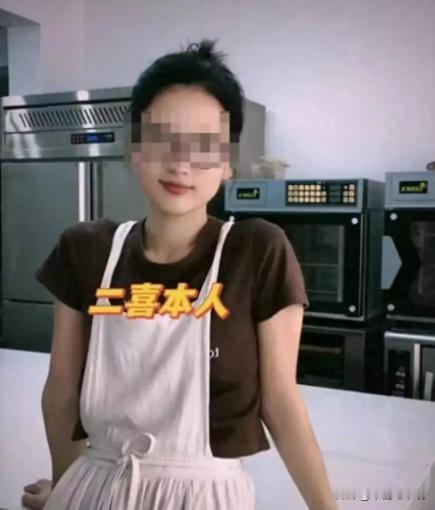 真离谱！2025年9月江苏启东一位 33 岁的甜品店老板娘，出轨店内 18 岁暑
