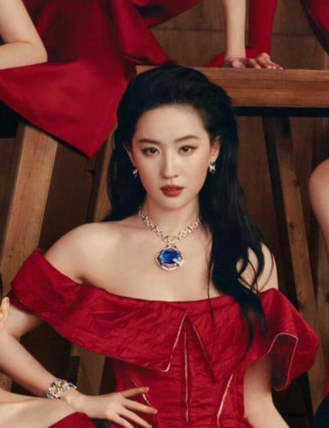 刘亦菲 宝格丽 仙女姐姐刘亦菲手握国际大品牌宝格丽全球品牌代言人，与赞达亚、安妮