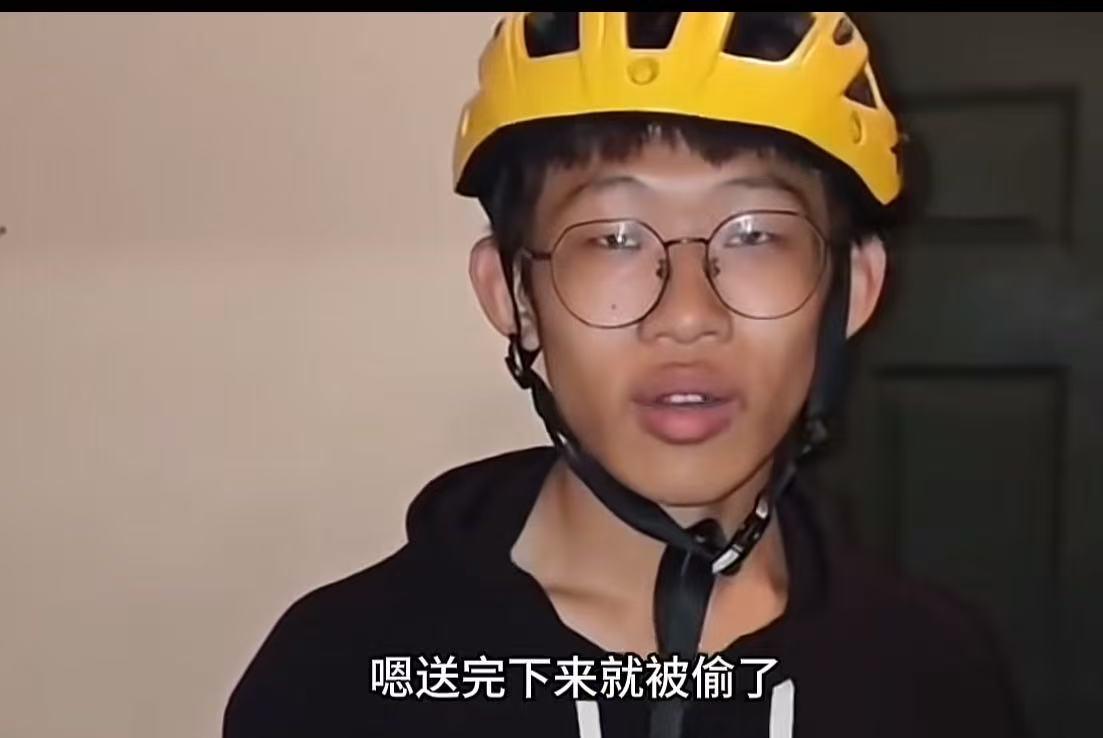 中秋节，男子点了一份外卖，可是外卖小哥来了以后，却说：“哥，外卖被人偷了，能不能