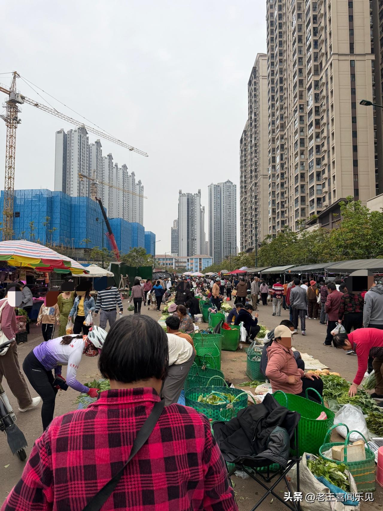周末逛逛五象人最多的早市，人多菜多土货多还很新鲜，就在滨湖路小学（五象校区）的对