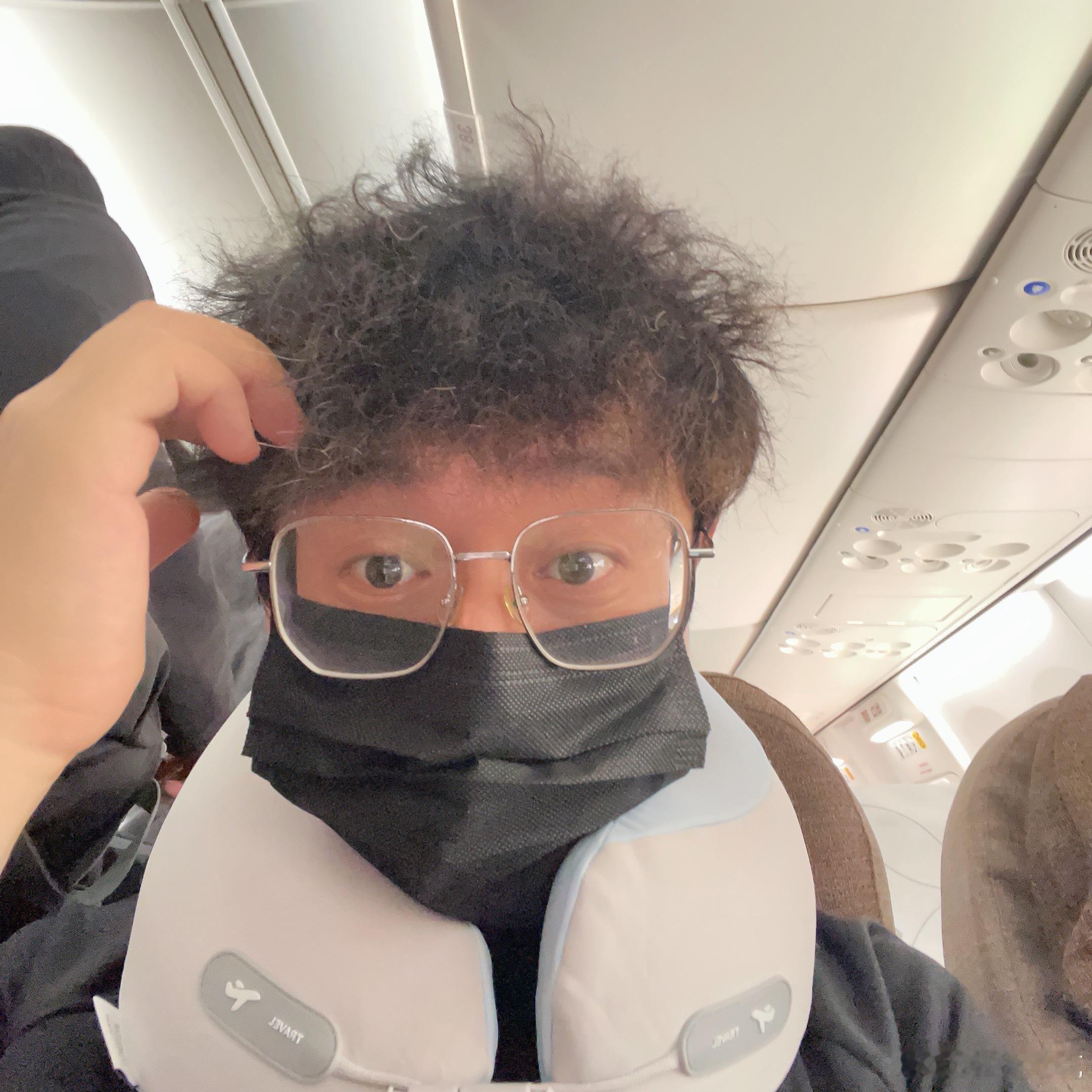 一夜未睡，上飞机补觉。昨天临时来支援其他项目的也是早上的飞机✈️也在虹桥而且，哥