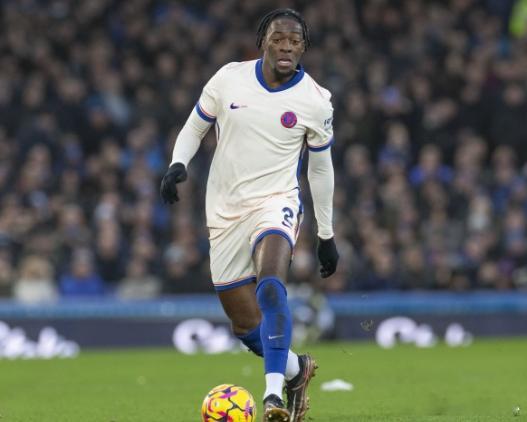 据意大利好体育记者报道，罗马正与切尔西商谈迪萨西的永久转会交易。根据此前媒体的报