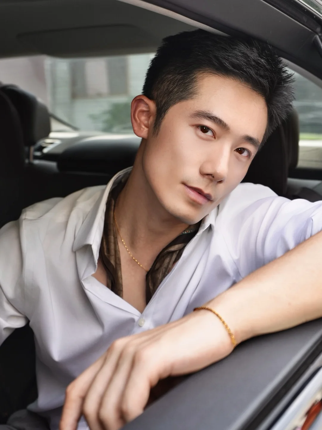 属于男生的松弛感都藏在车里