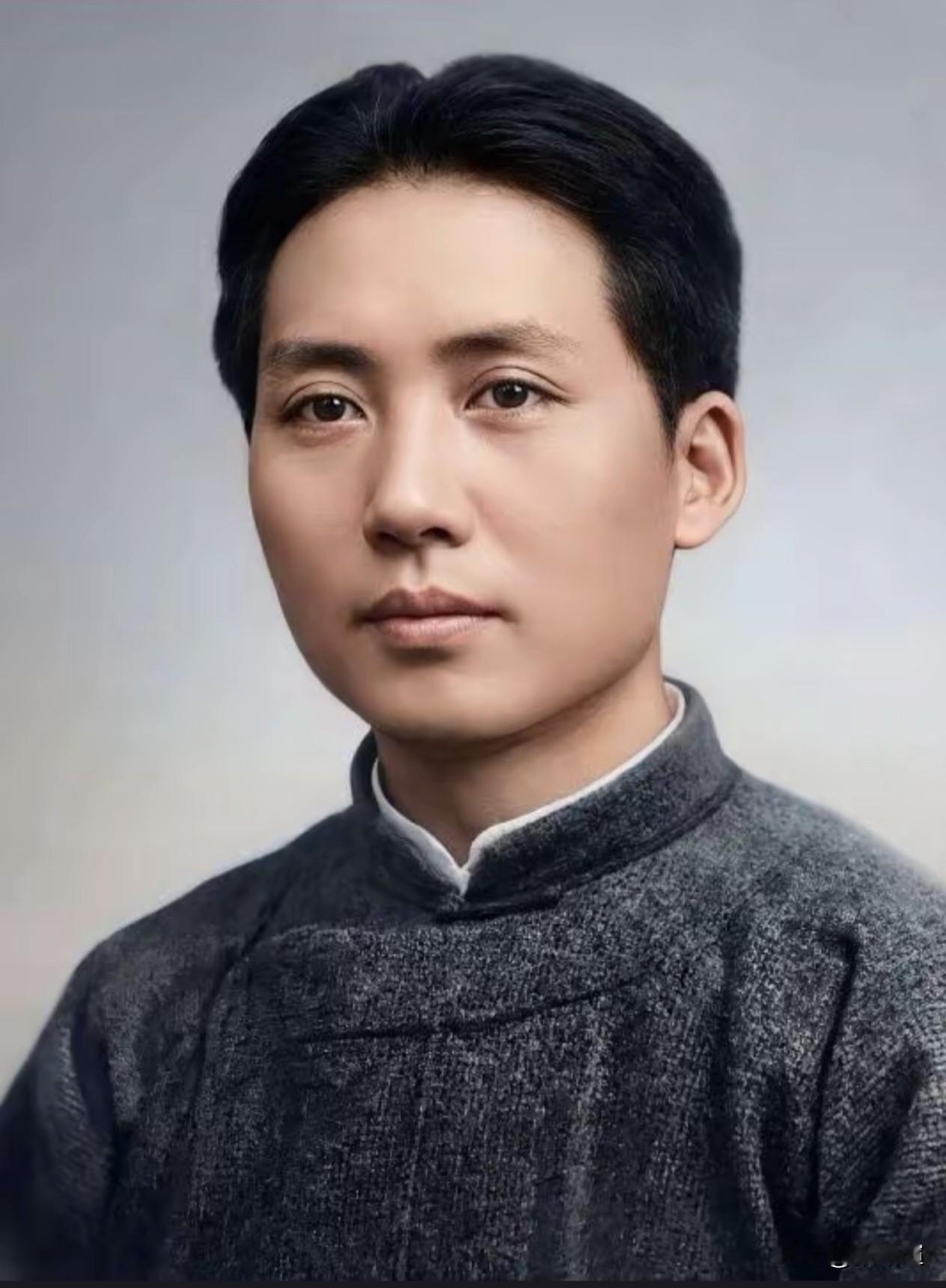 年轻时的毛主席清秀、俊朗、清俊、清朗，意气风发，胸怀家国，志在四方。