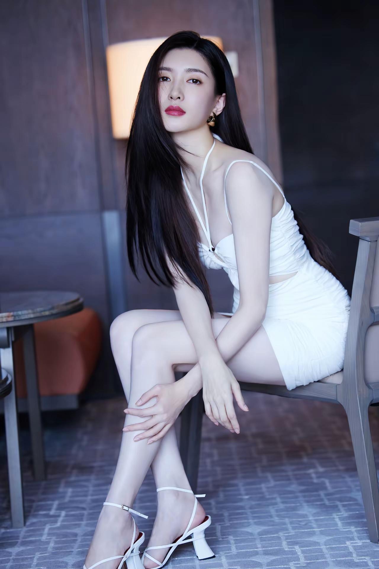 上班有一条底线：
当你意识到自己升不上去了
工资也基本不可能再涨了

现在你最重
