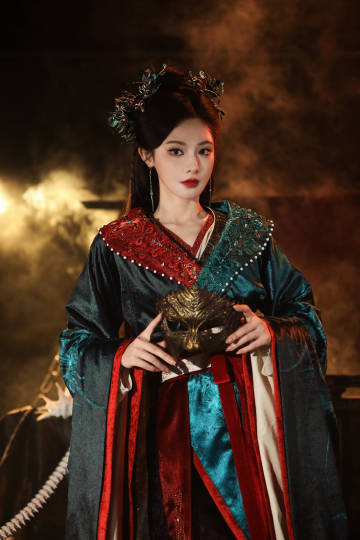 彭小苒朝无念花絮图彭小苒朝无念红衣造型彭小苒朝无念花絮图好美，期待朝无念！ 