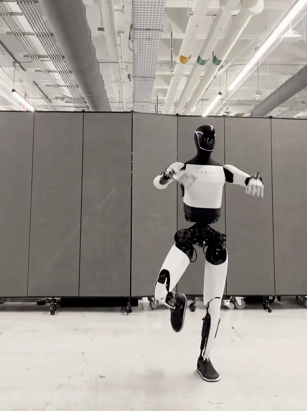 特斯拉机器人有了新工作，但不是在工厂造车
特斯拉机器人最近有了新工作，但不是给特