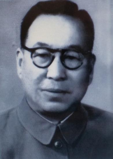 手握3万重兵，和李大钊以叔侄相称，带兵进驻东北，一纸命令脱下军装，建国无缘军衔，