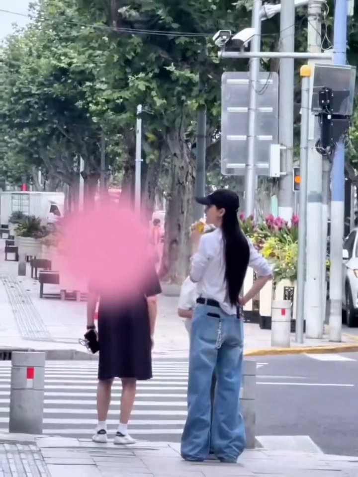 上海街头偶遇Angelababy谁的运气这么好，在上海街头偶遇Angelabab