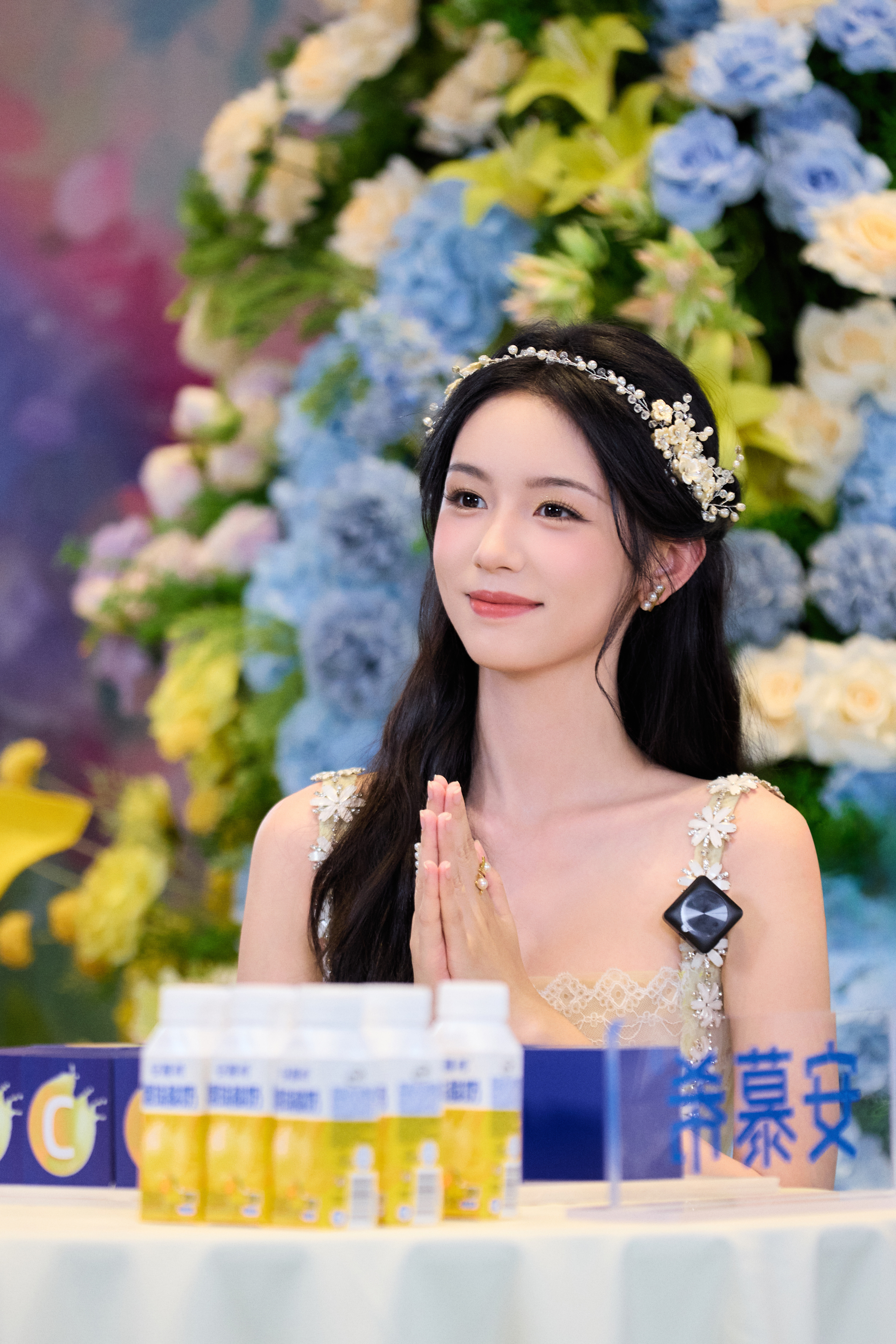 周也 轻盈的薄纱层层叠叠，似云朵般梦幻。周也花仙子 ​​​