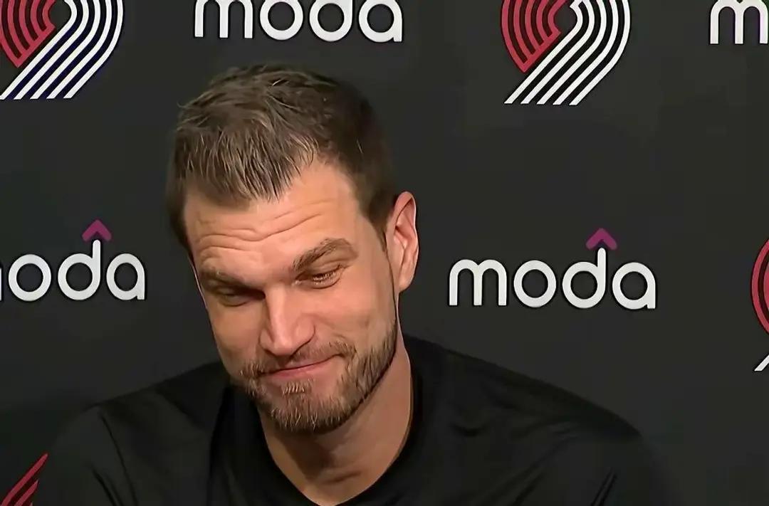 杨瀚森第四节又被按板凳
 
场均4.2帽却守不住关键回合，青岛队直接把他雪藏。数