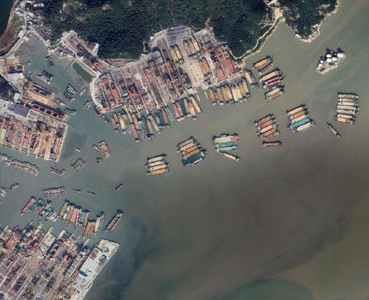 外网有点听风就是雨了 ！近日有很多外网的博主，拿着 几张卫星图片就说咱们要开始打