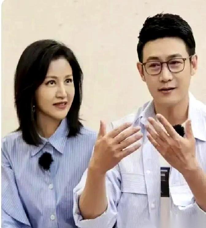 陆毅和鲍蕾，分房睡18年了。
听到这个，第一反应是不是觉得，感情出问题了？
但恰