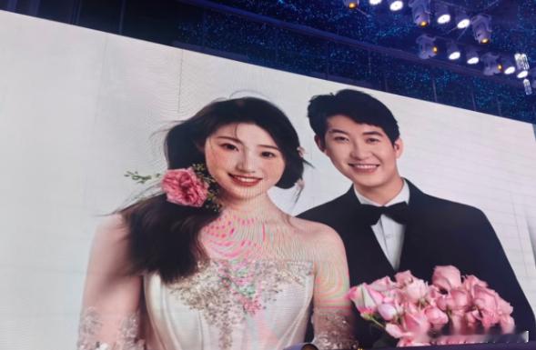 闫佩伦婚礼 谁结婚了啊？佩伦：我！我！就是！我！哈哈哈哈哈哈恭喜🎉 ​佩伦儿你
