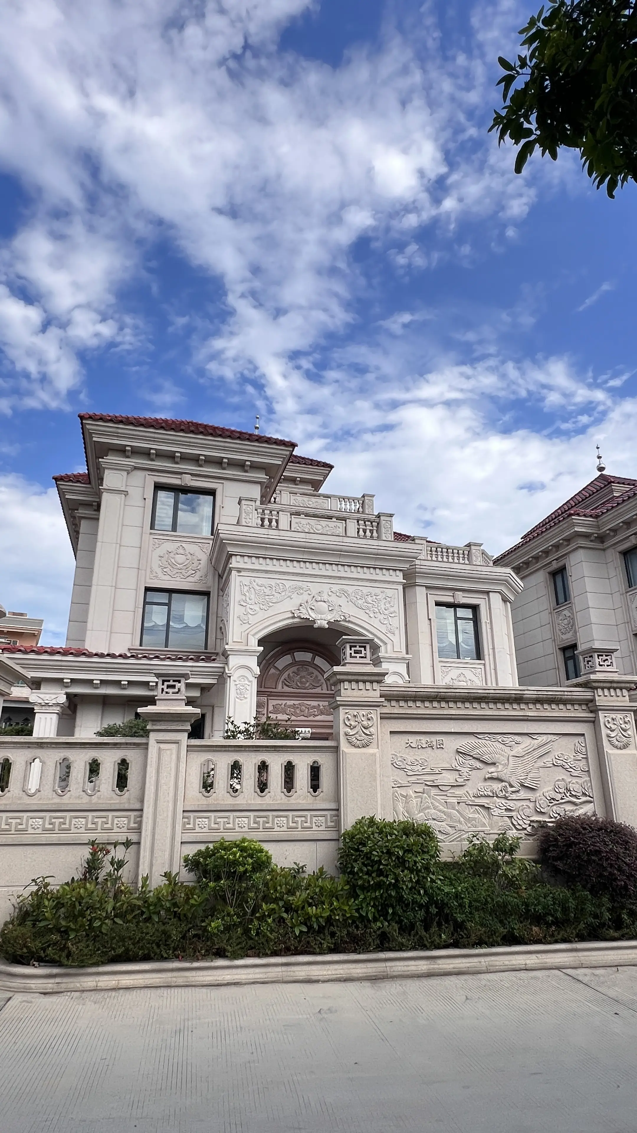 欧式别墅。别墅设计施工，无石材不豪宅