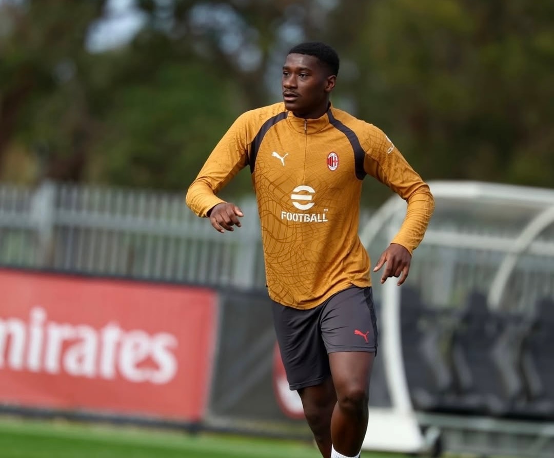 【💪🏿】 🔴⚫️ 新援桑孔·迪亚瓦拉🇫🇷首次加入集体训练。sempre