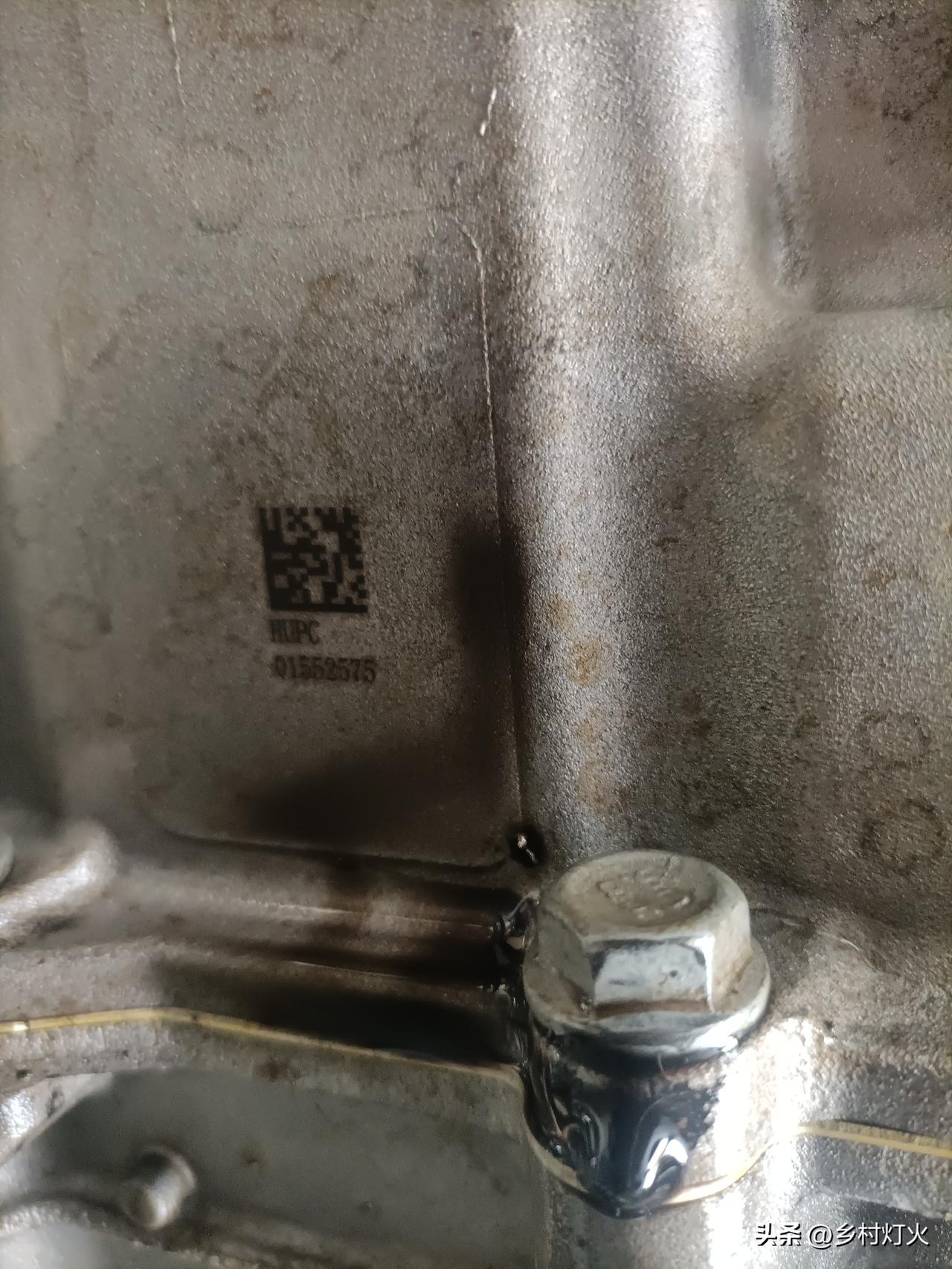甘孜这大山里的路是真不好走！
随时都要注意落石情况的发生。就是因为我在下雨天出去