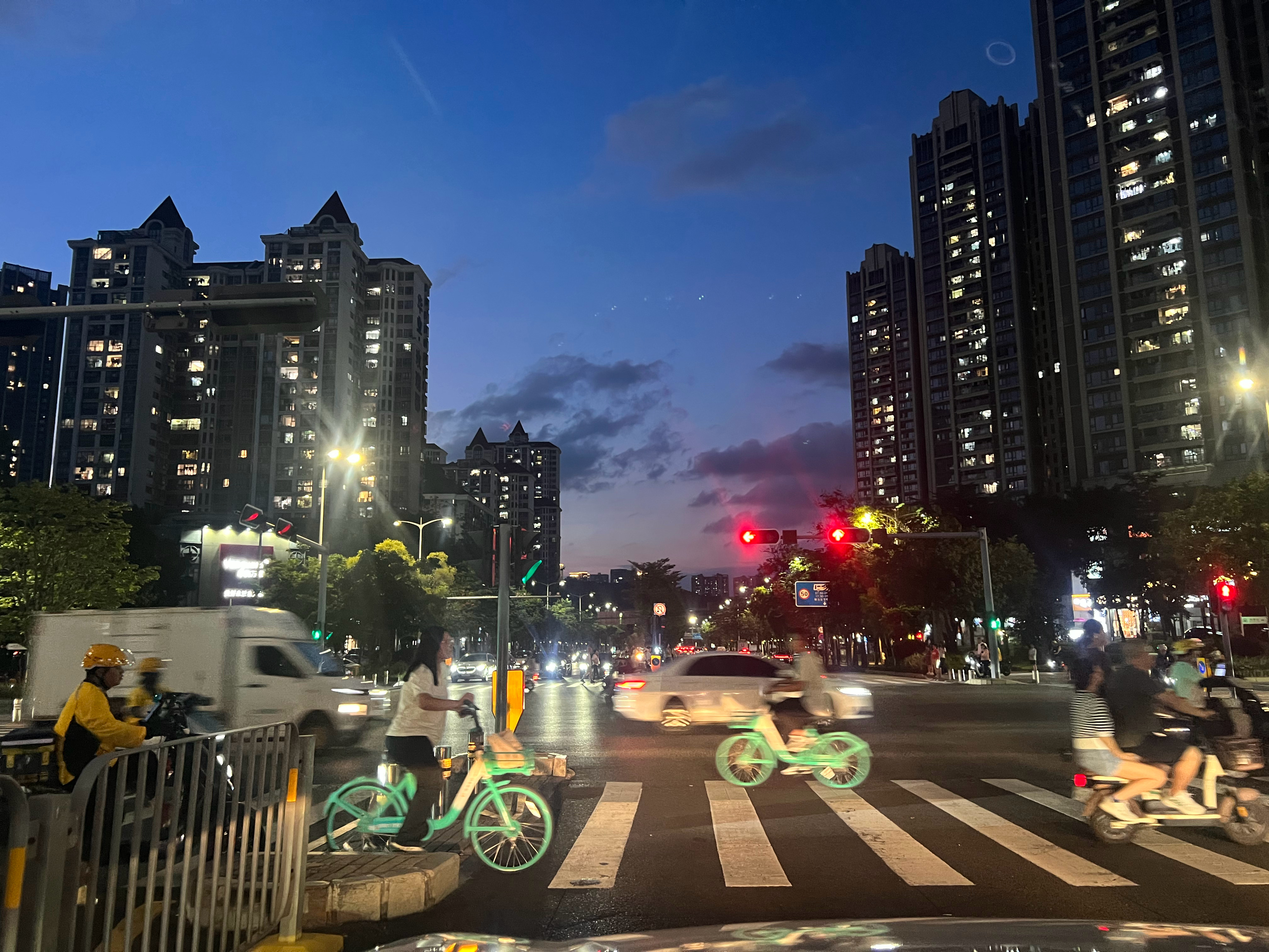 把时间留给真正能让自己成长、发光的事。守住节奏，稳步扎根不被关注就是自由