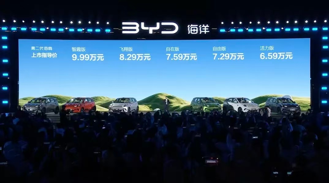 今年海鸥加长到了4米5，大满配+智驾卖9.99万[捂嘴哭]，挂逼神车 ​​​