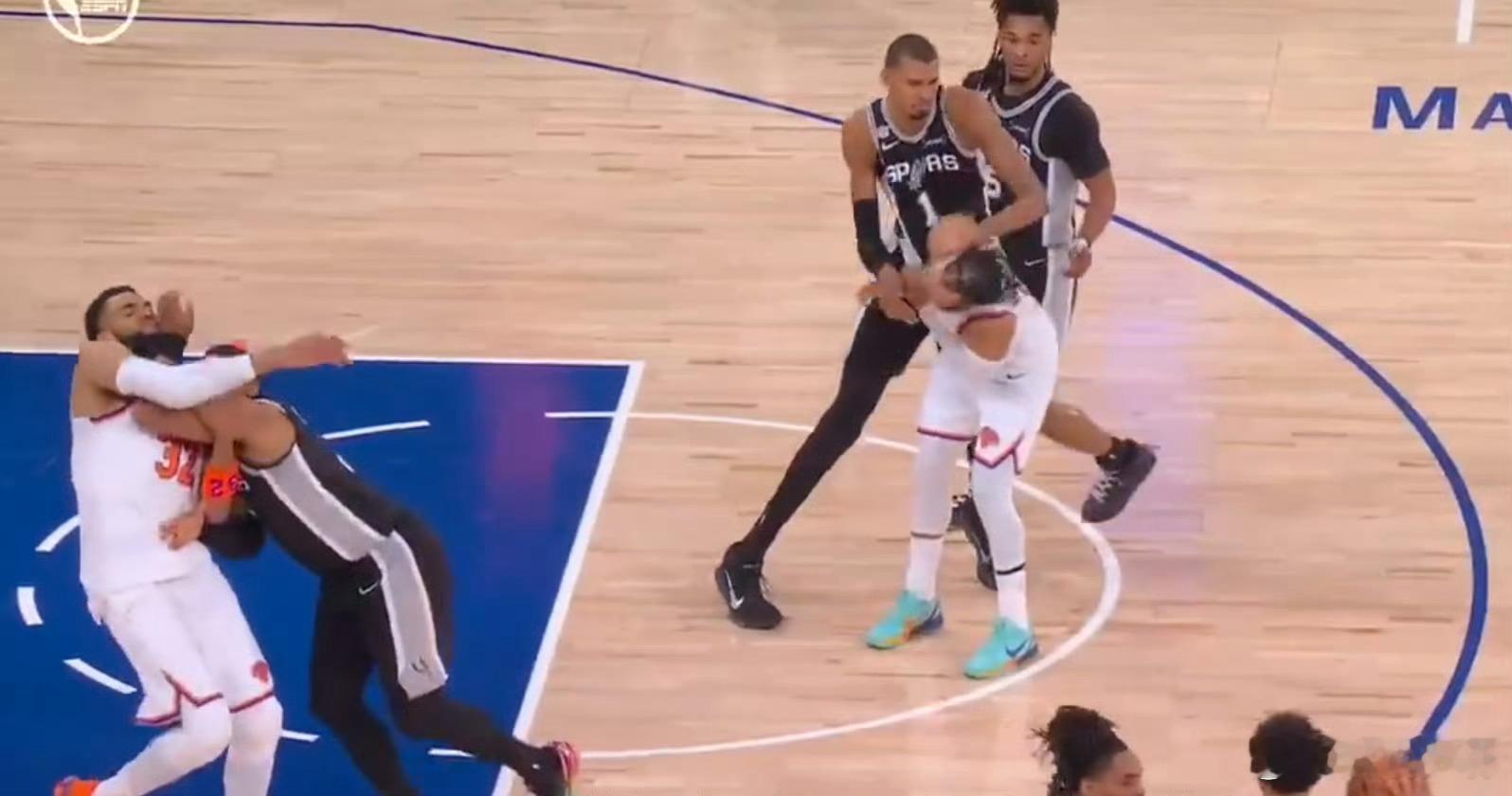 裁判的哨是忘家里了嘛？NBA总决赛