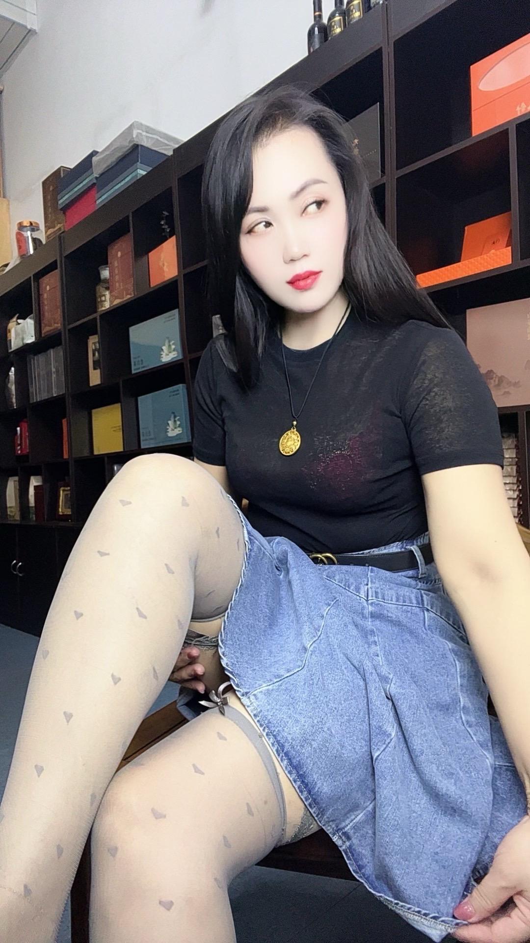 阿姨给你个眼神  你的懂得😂